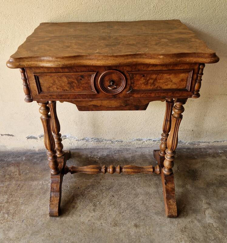 Work table in burl and burl veneer - Louis Philippe period, circa 1840