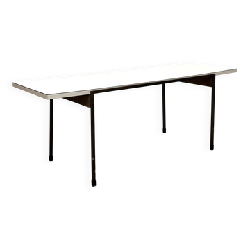 Table basse moderniste