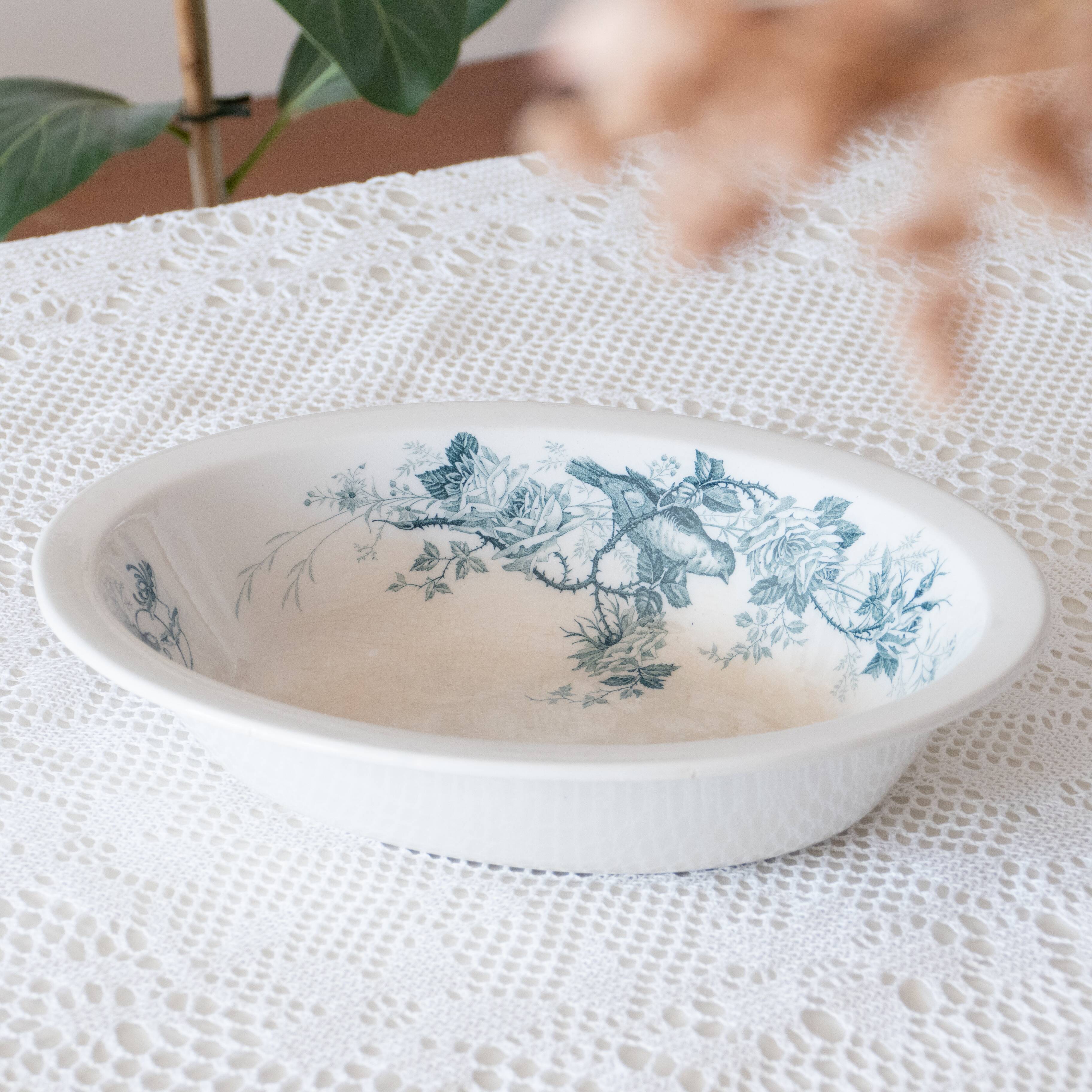 Large old iron earth dish Villeroy & Boch birds