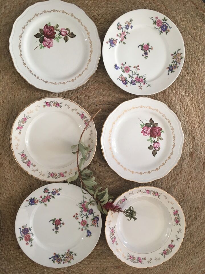 Six flat plates with flowers