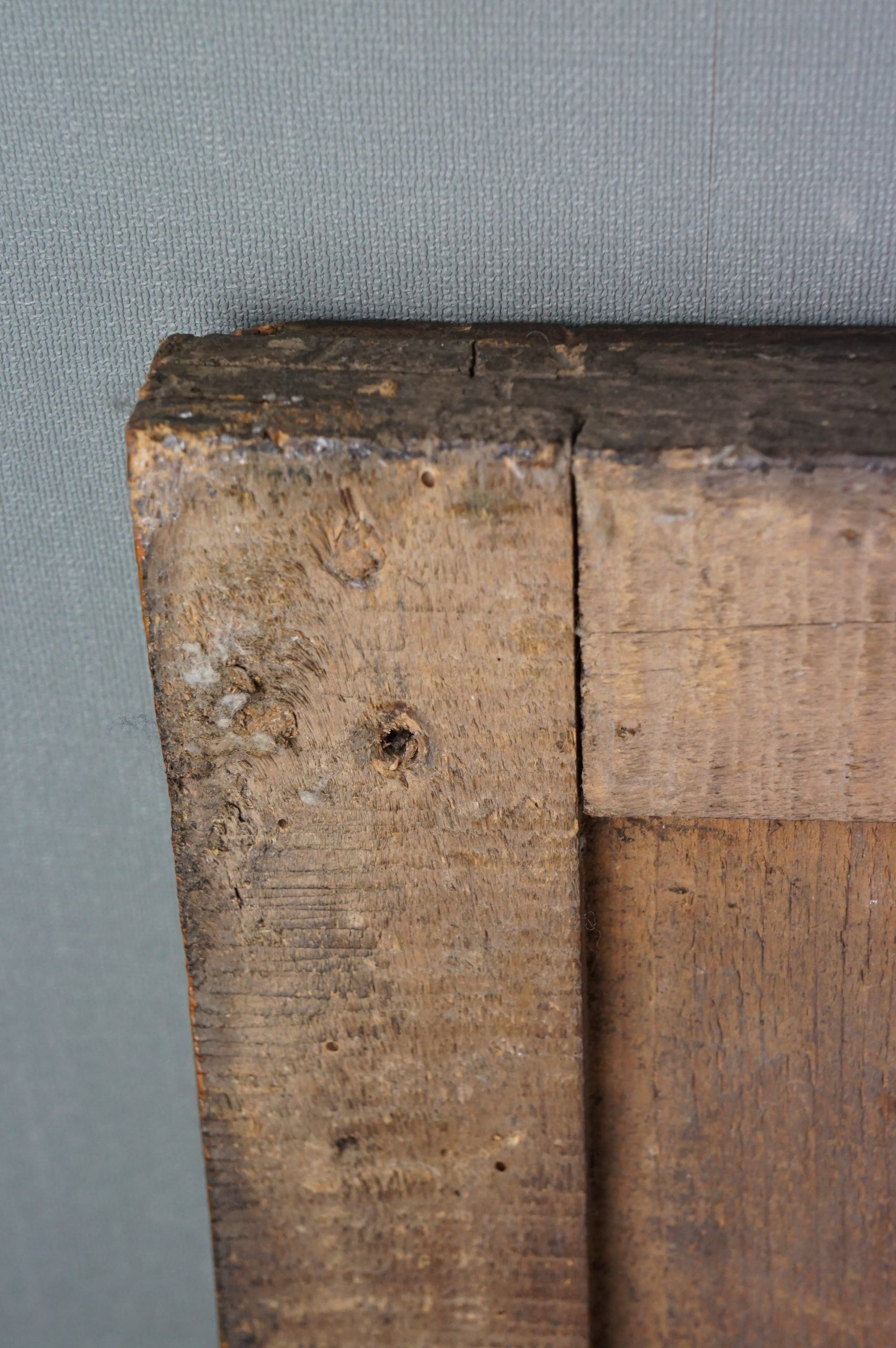 Patinated golden fireplace mirror eighteenth century 123 x 91.5 cm