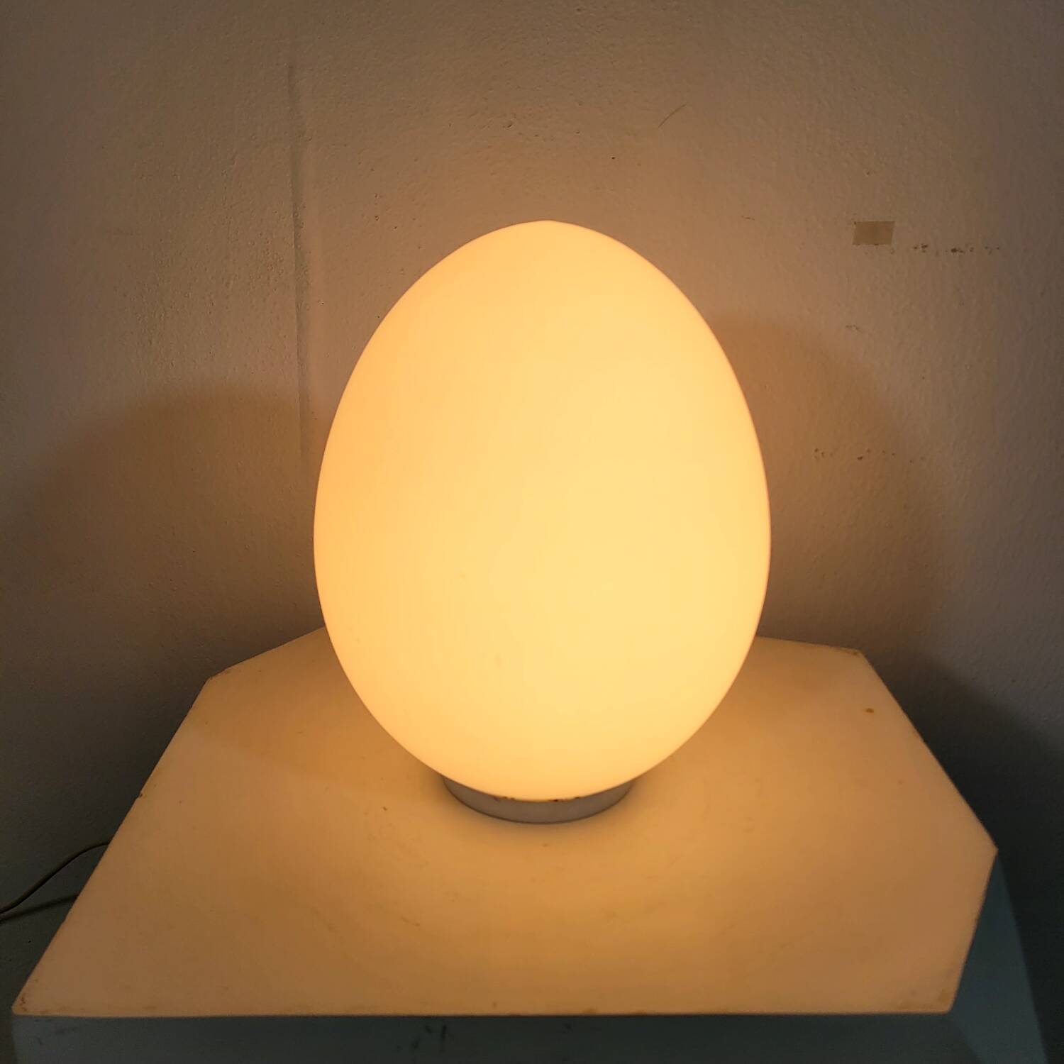 Vintage egg lamp in white opaline