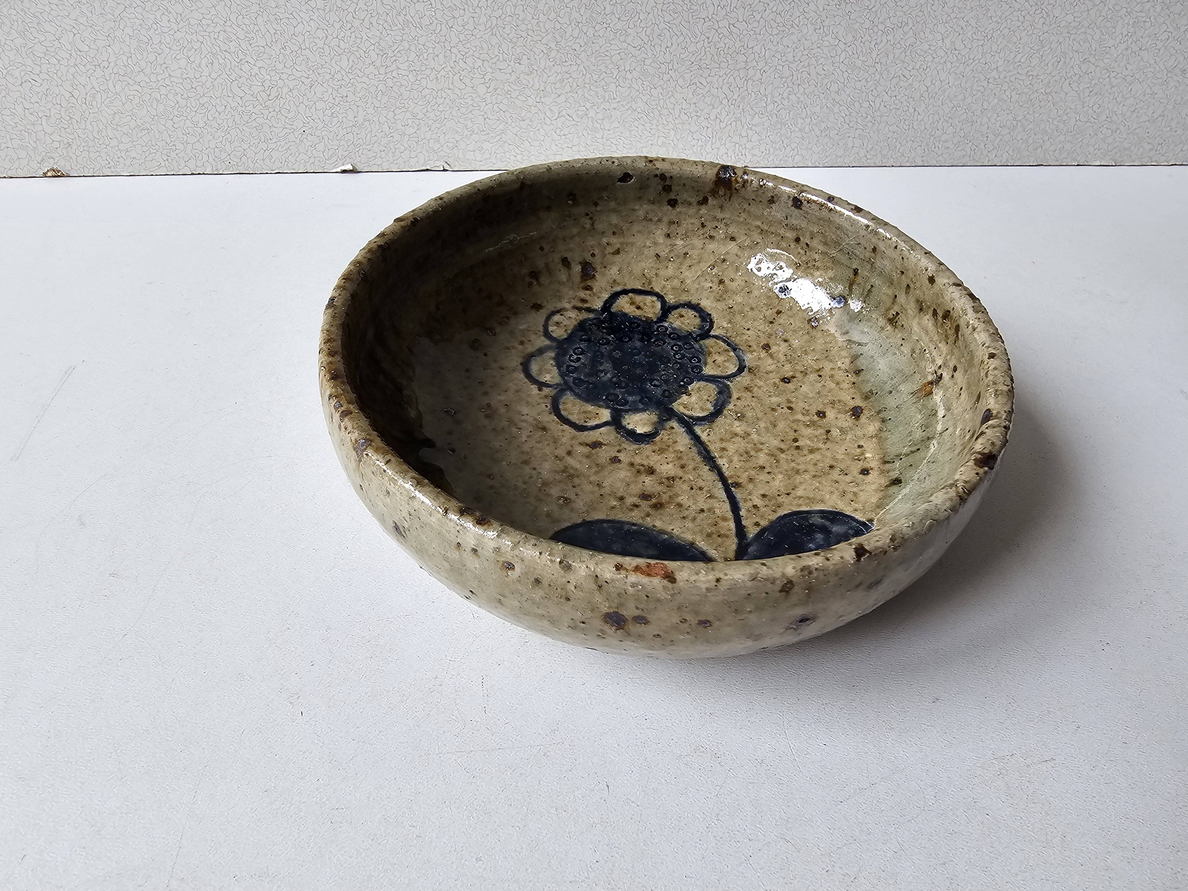 Ceramic bowl emptier with floral motif by suzanne dauliach