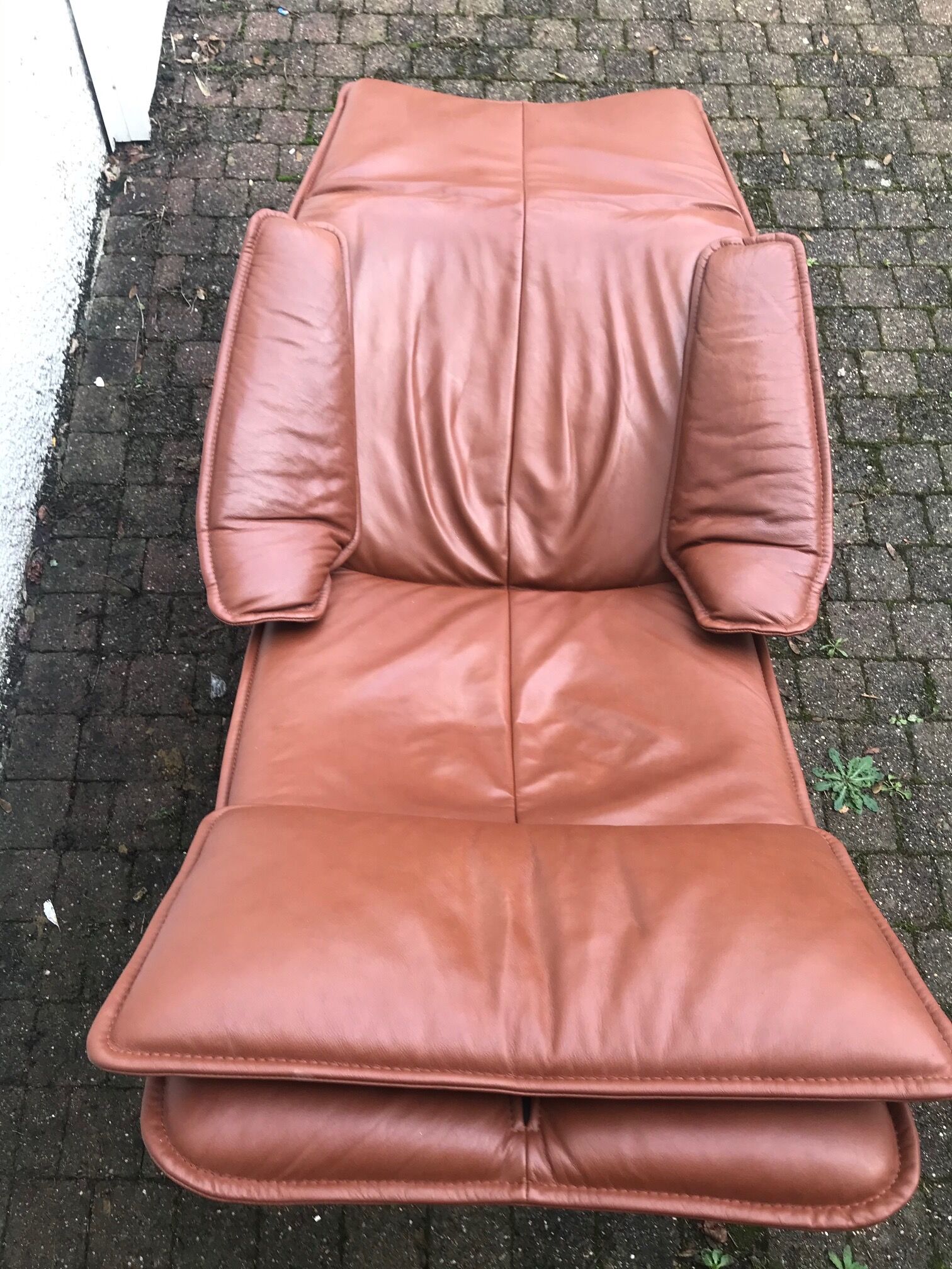 Scandinavian lounge chair by designer Hjellegjerde model Contura