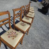 8 chaises en merisier avec assises brodées