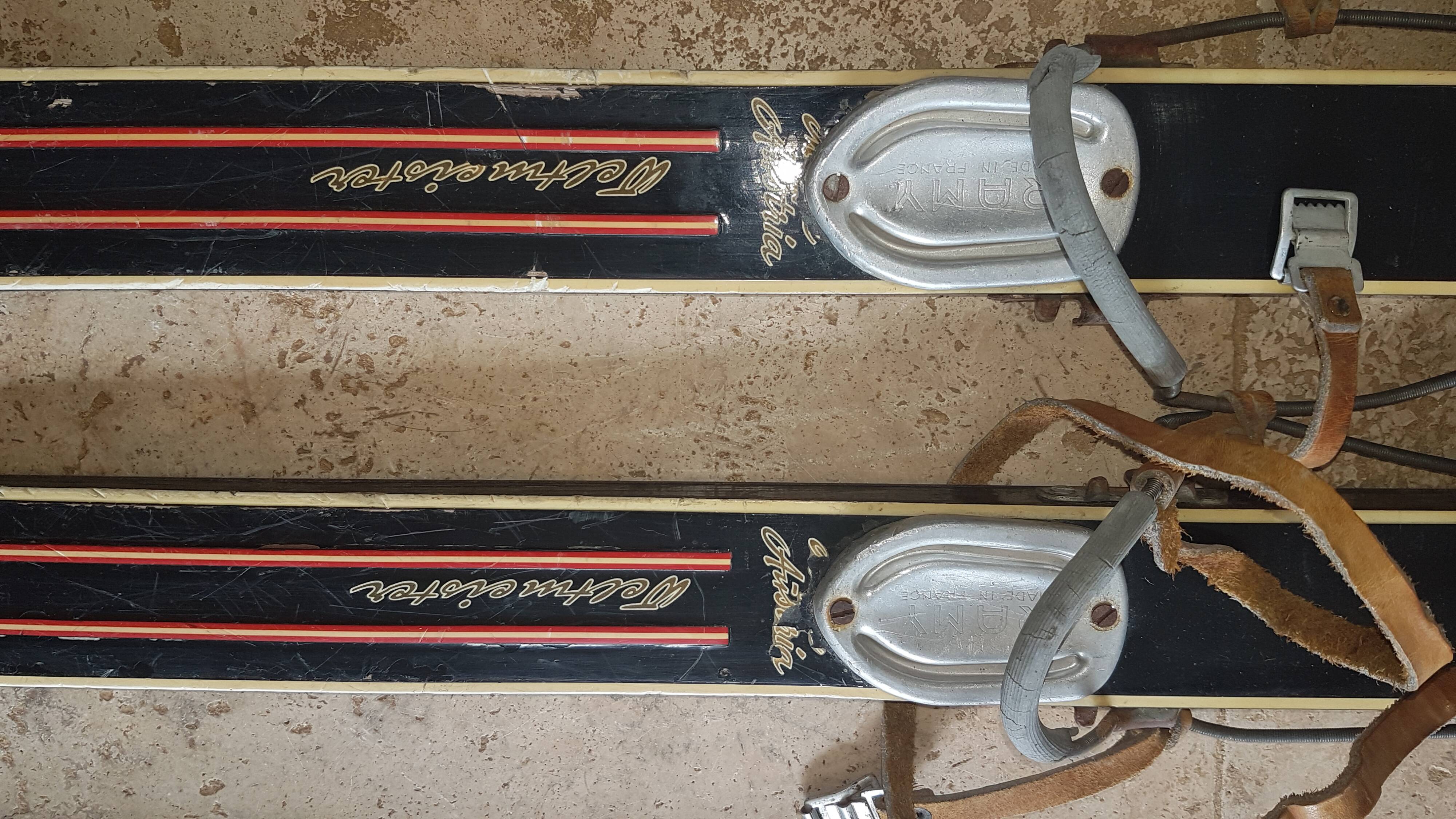 Old skis wooden and its pair of sticks