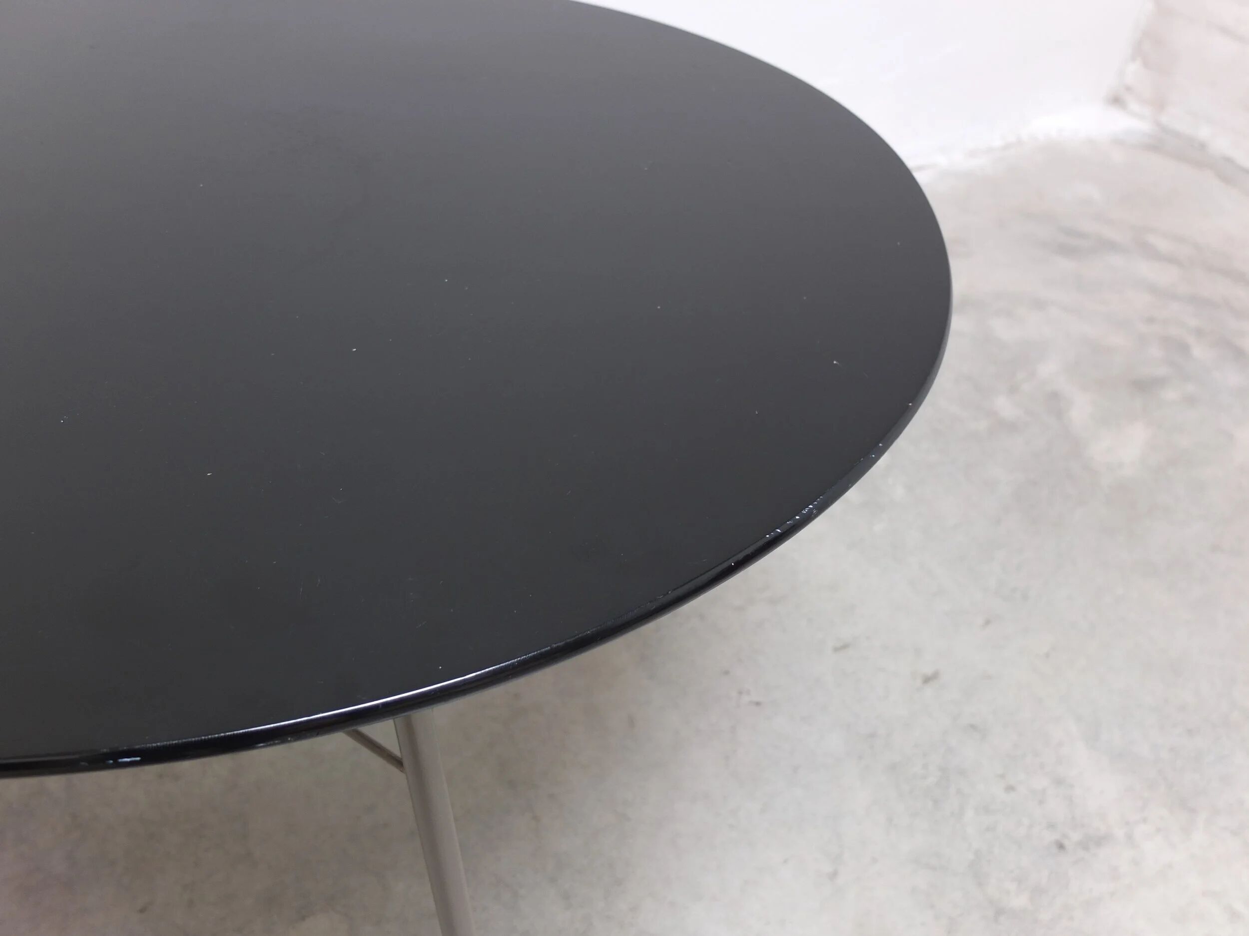 Rare 'Egg' table by Arne Jacobsen for Fritz Hansen, 1952