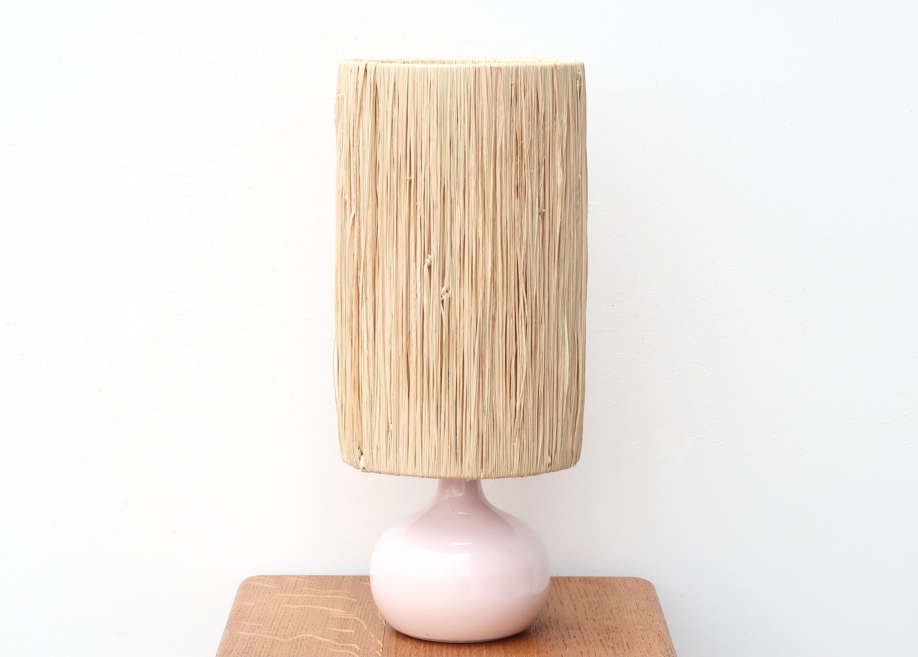 Pale pink ceramic lamp, raffia shade, 70s