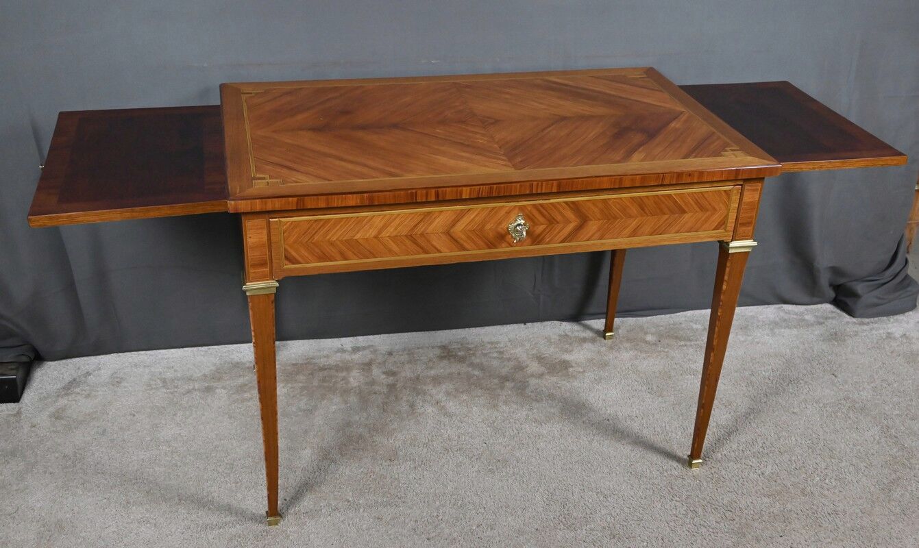 Small desk table in rosewood and rosewood marquetry, Louis XVI style – early 20th century.