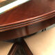 Round extendable dining table for six people, mahogany.