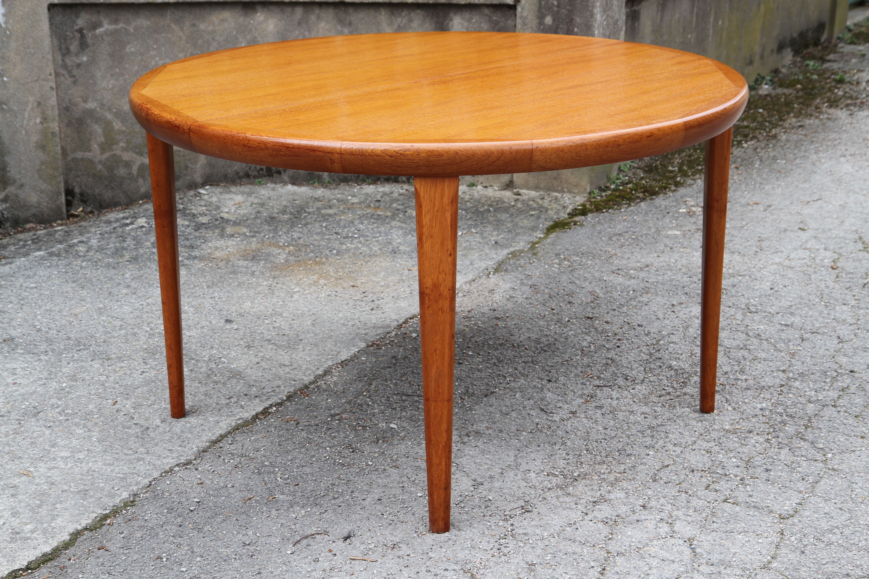 Danish teak extendable round table of the years 60