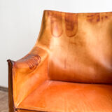 Paire de fauteuils Cab 413 par Mario Bellini en cuir beige patiné, Cassina