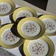 Lot de 19 grandes assiettes plates vintage jaunes fleurs roses liseré doré