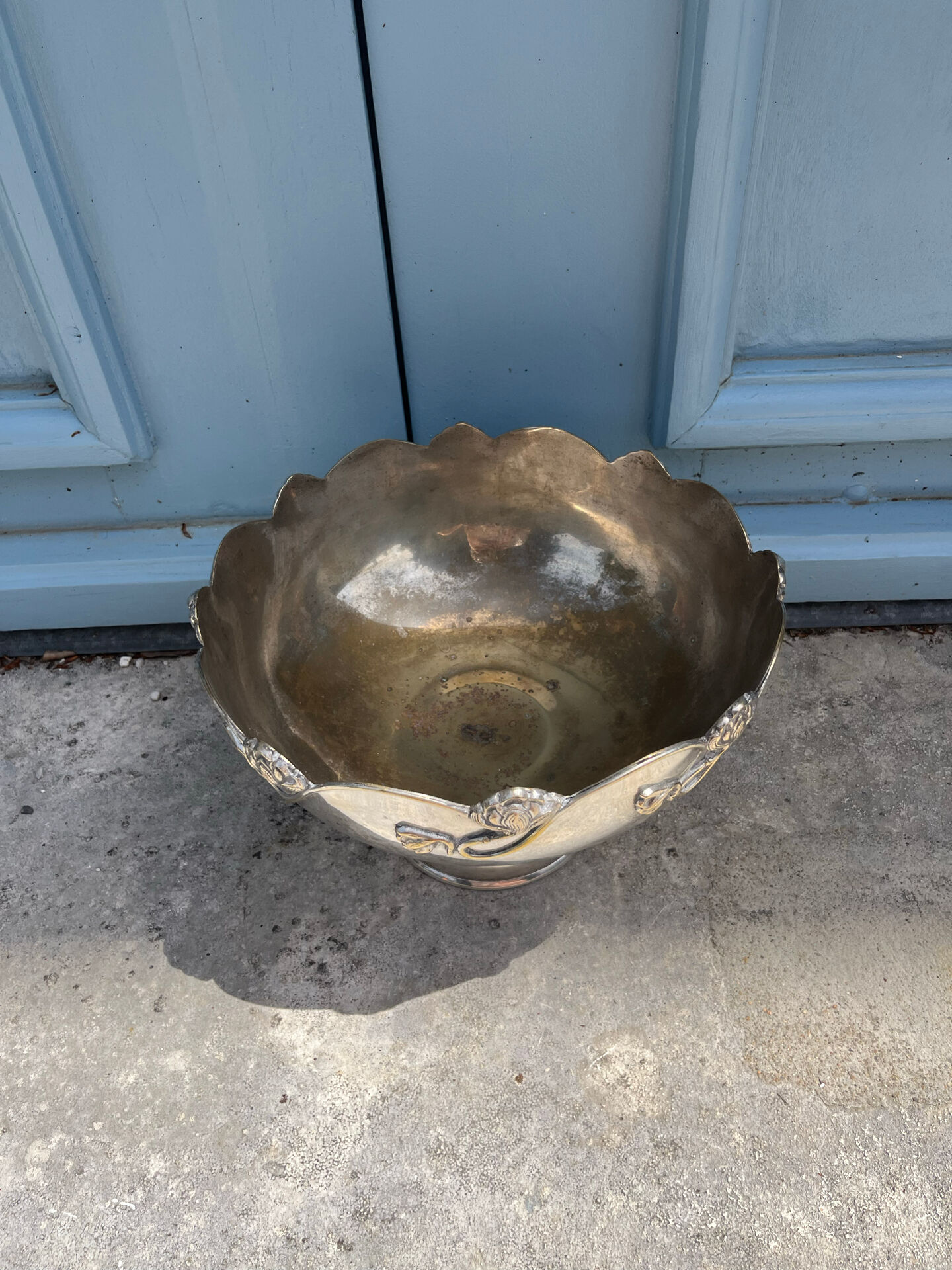 Seau à champagne en métal argenté avec décoration florale Art Nouveau