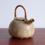 Sandstone teapot with rattan handle