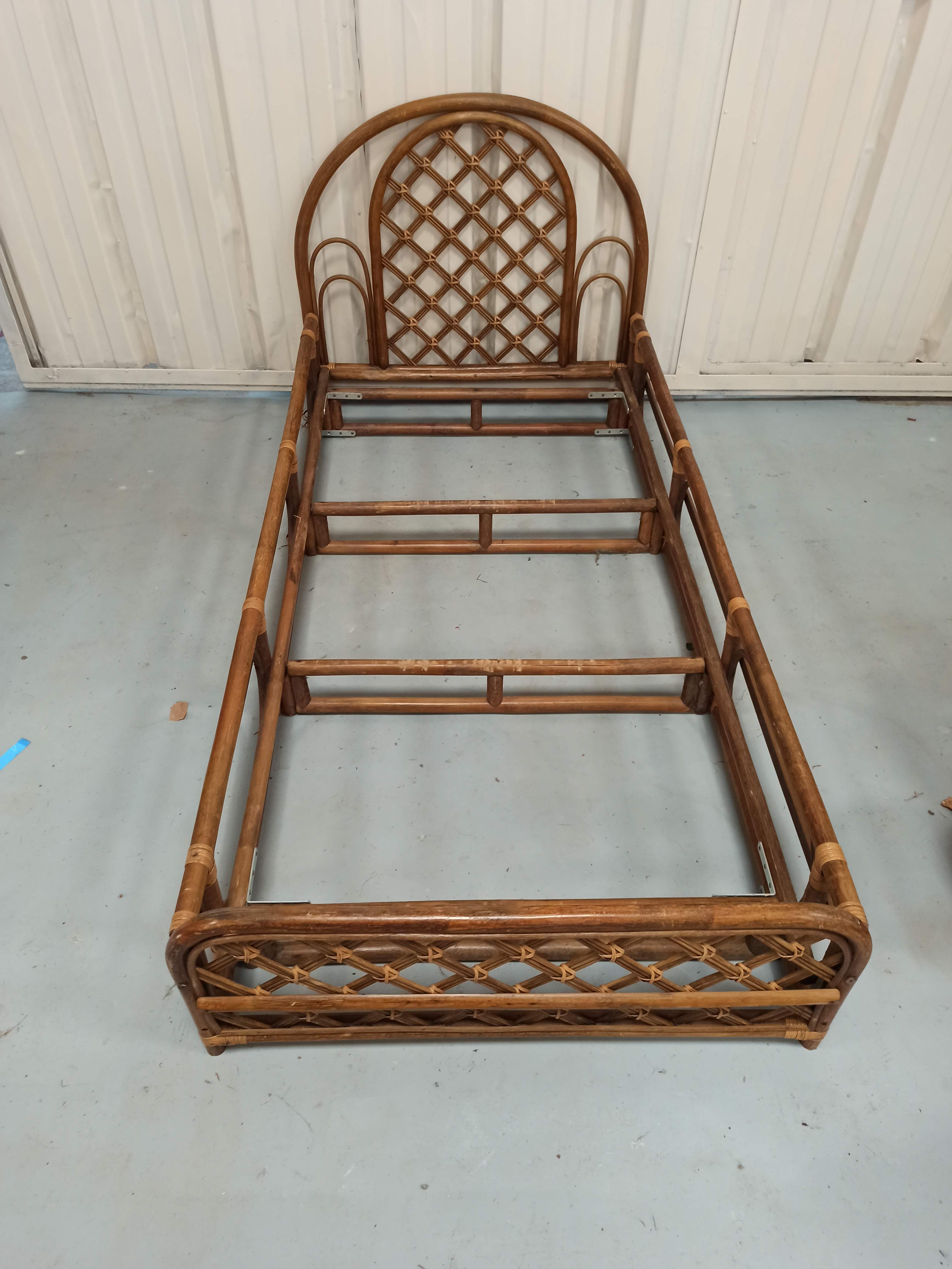 Rattan bamboo bed for one person