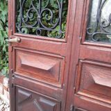Porte d’entrée vitrée en chêne et grilles en fer, XIXème s.