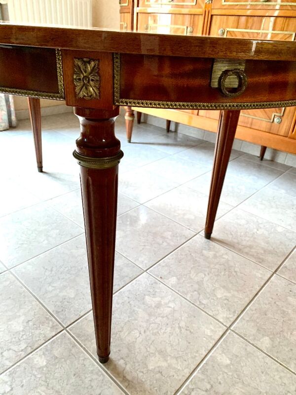 Table de salle à manger style Louis XVI