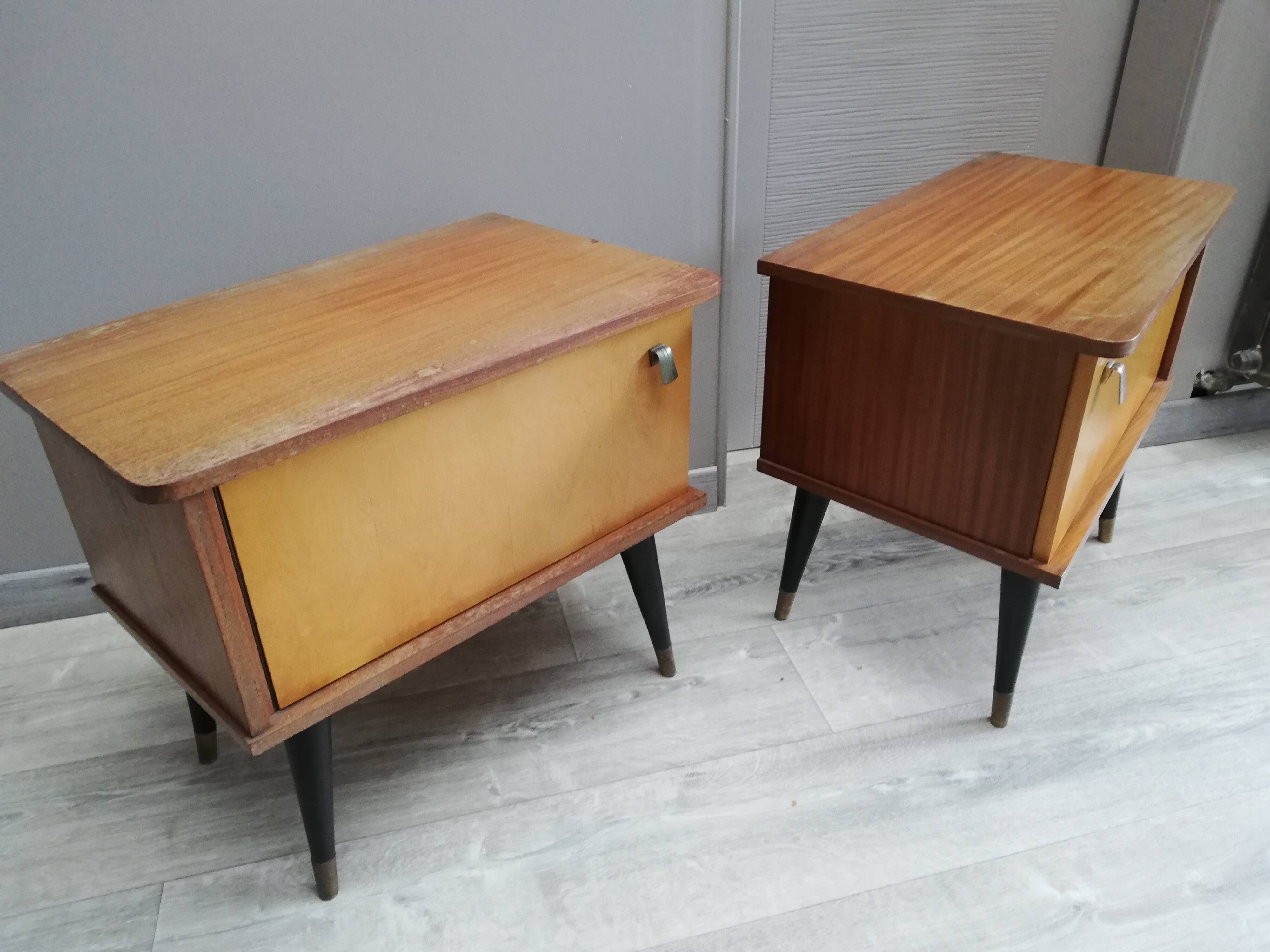 Set of 2 bedside tables