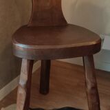 Chaise brutaliste tripode