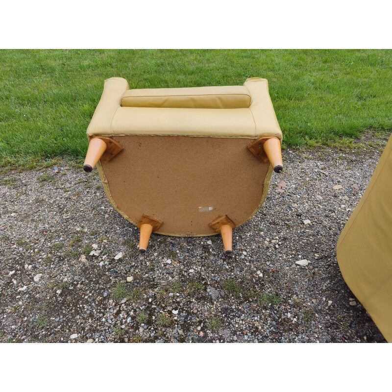 Paire de fauteuils simili cuir marron clair vintage