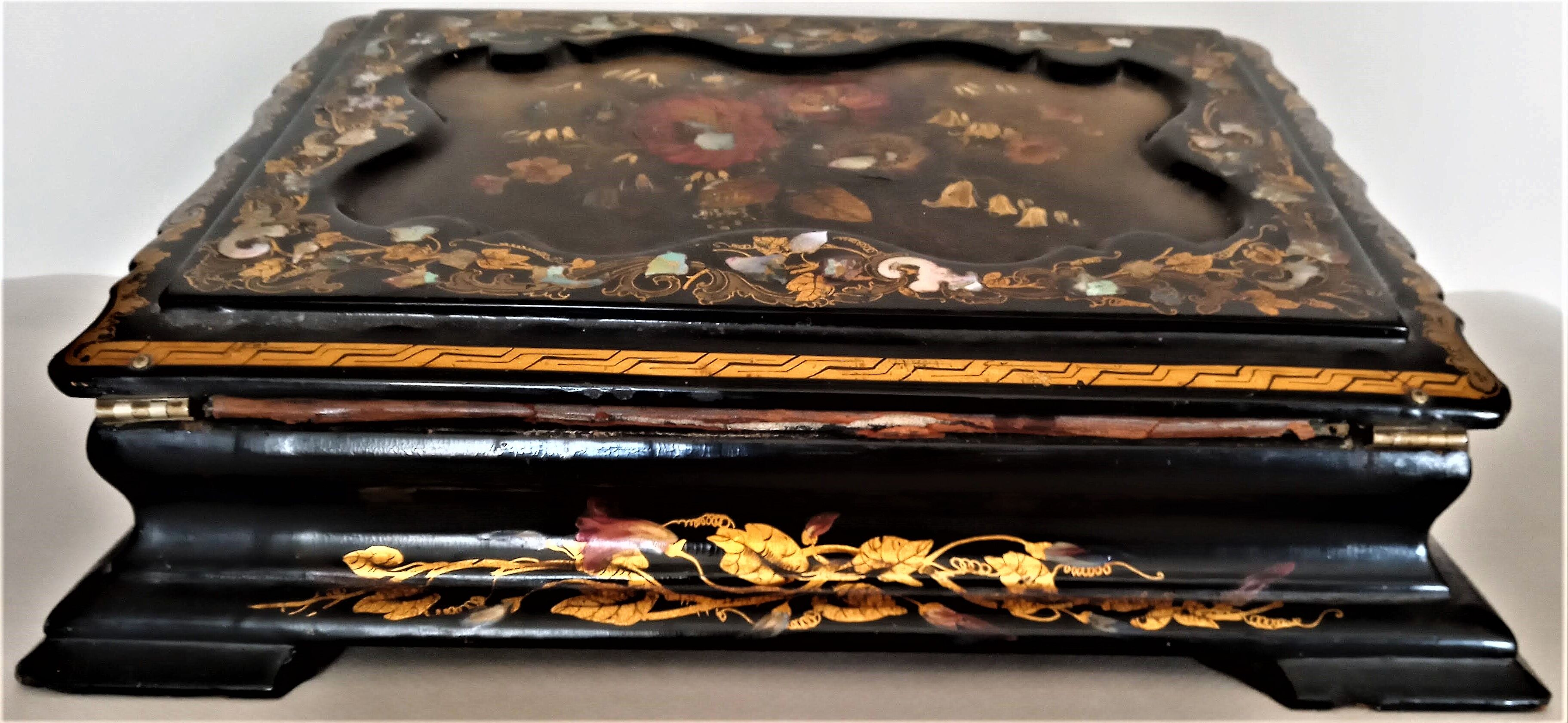 Burgauté writer with gilding, decorations painted with flowers, Napoleon III era