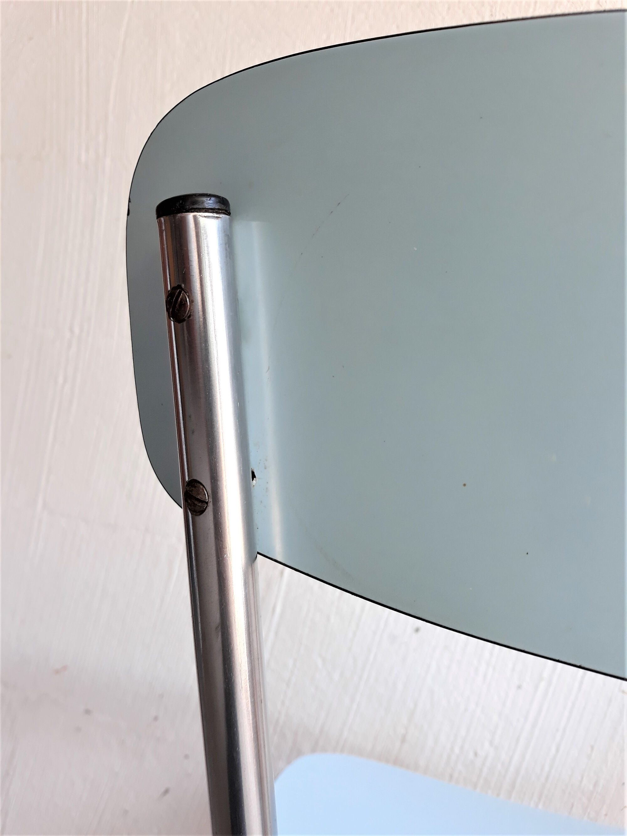 Chaise formica bleue
