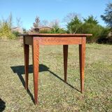 Spindle legs desk