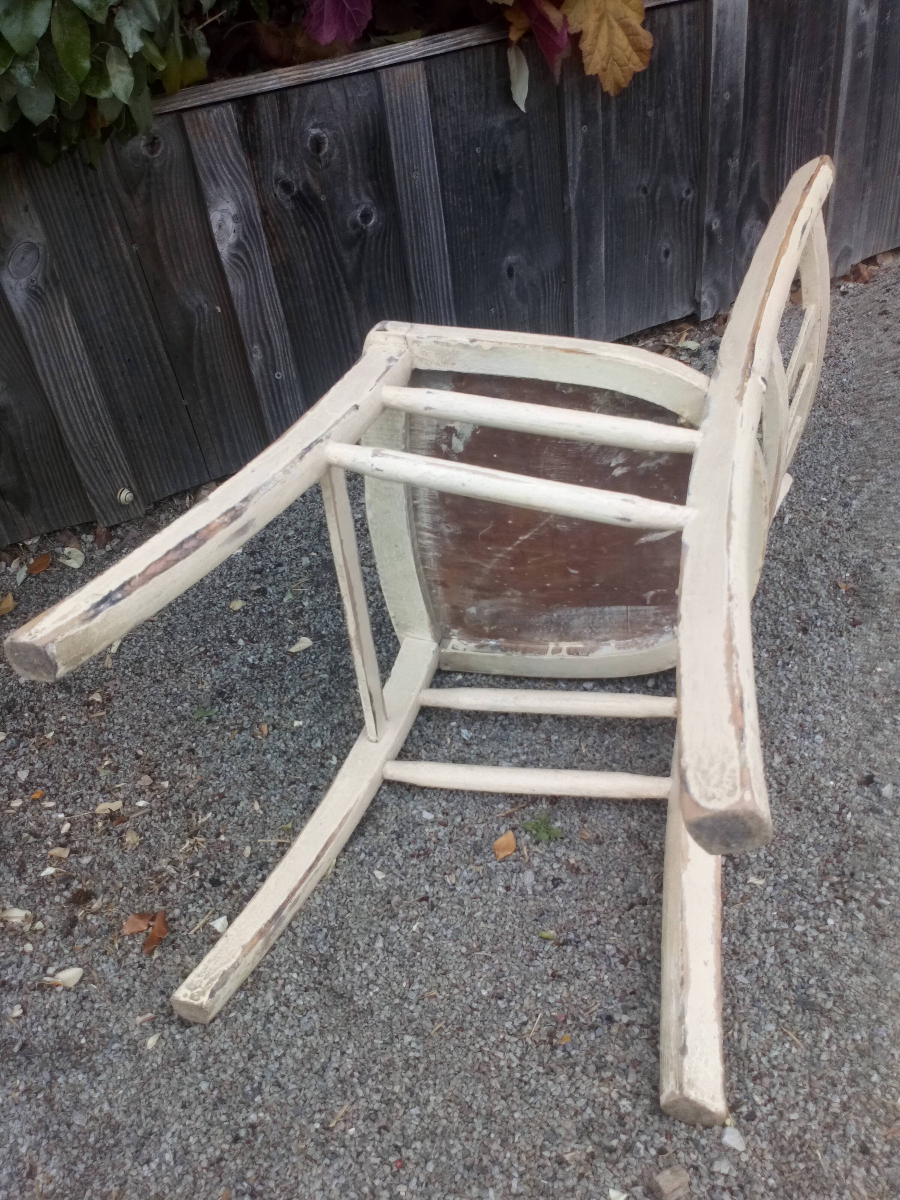 Skated bistro chair