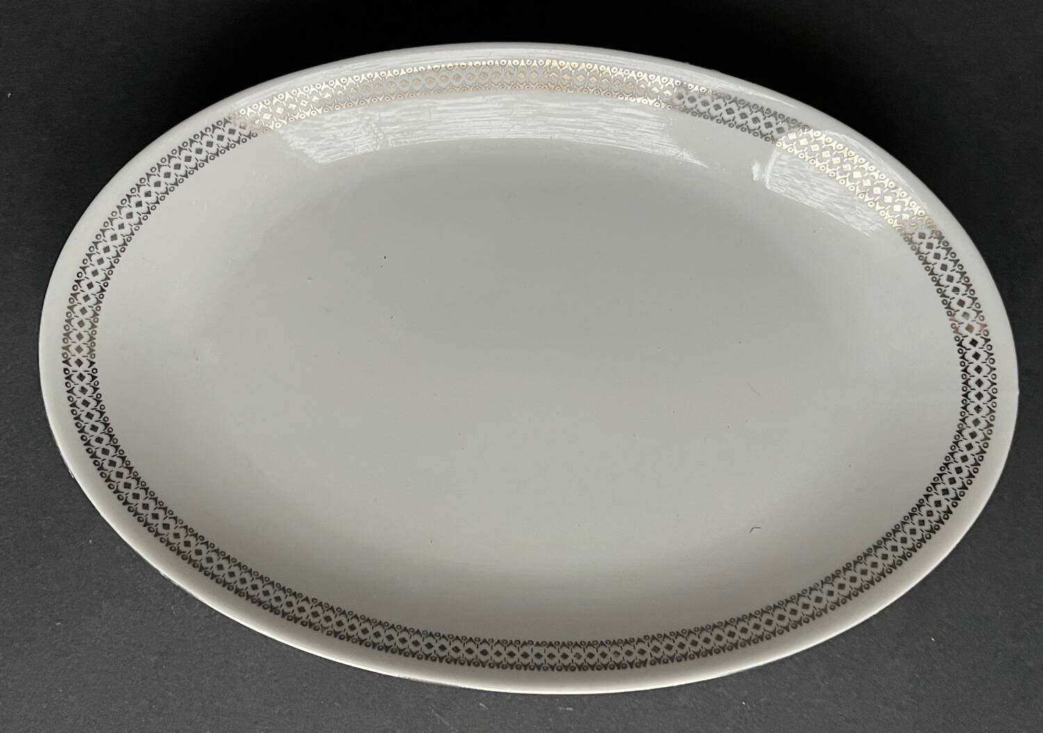 2 oval porcelain dishes