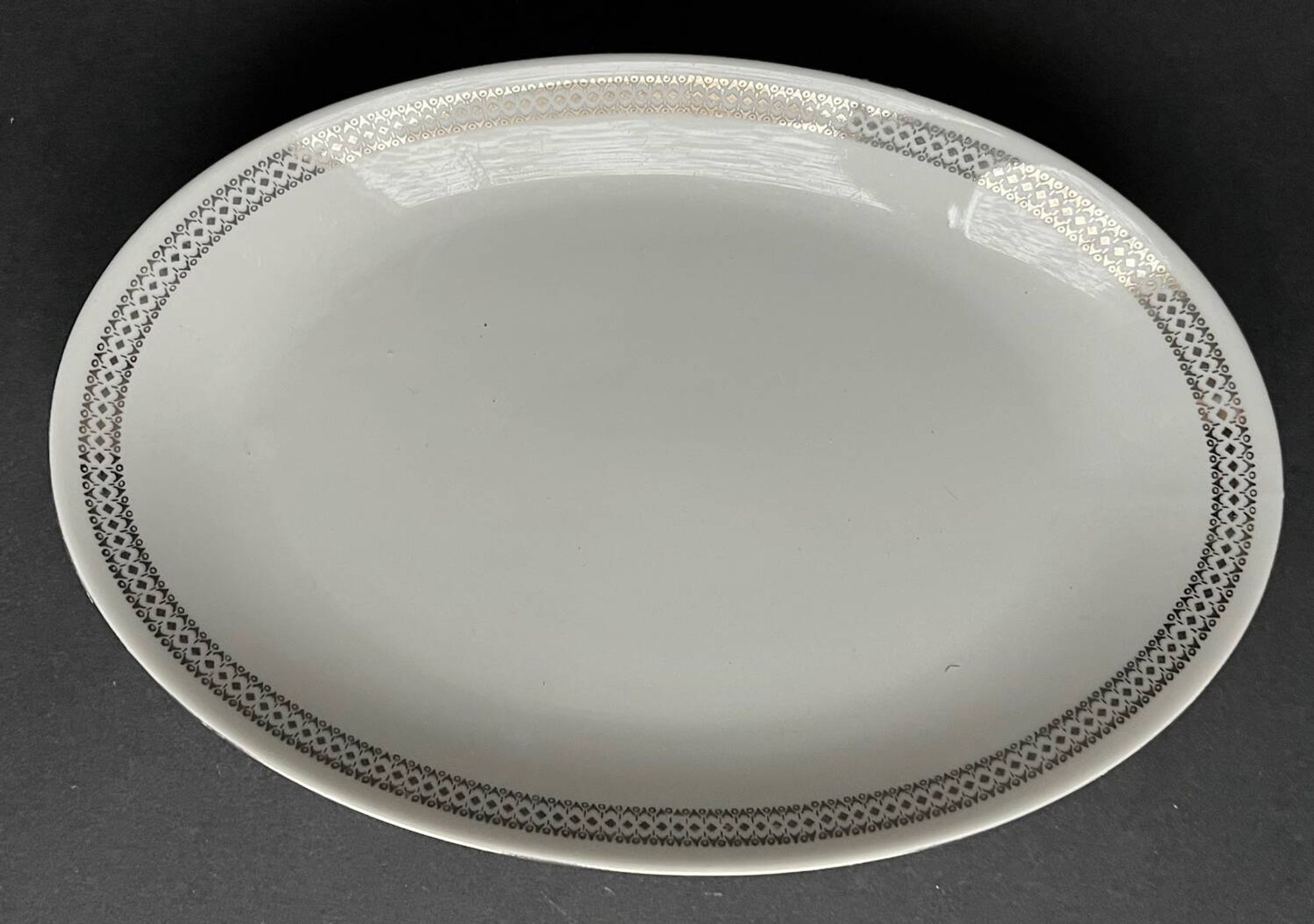 2 plats ovales en porcelaine