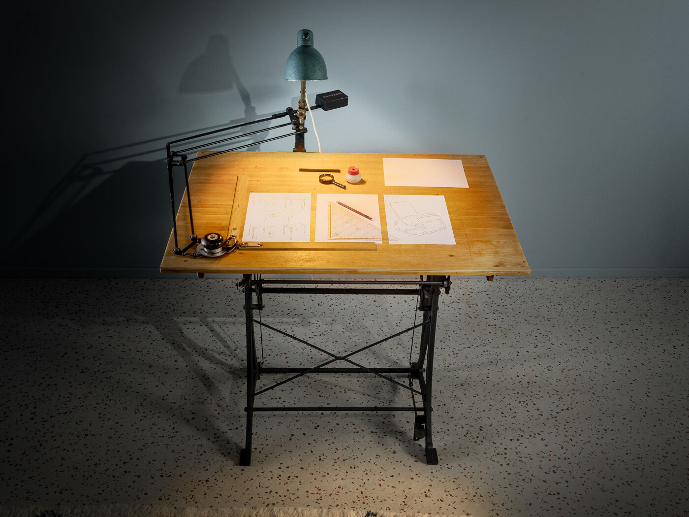 Unique drawing table, nestler
