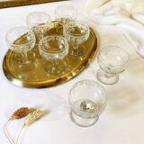 Verres apéritifs anciens en cristal gravé