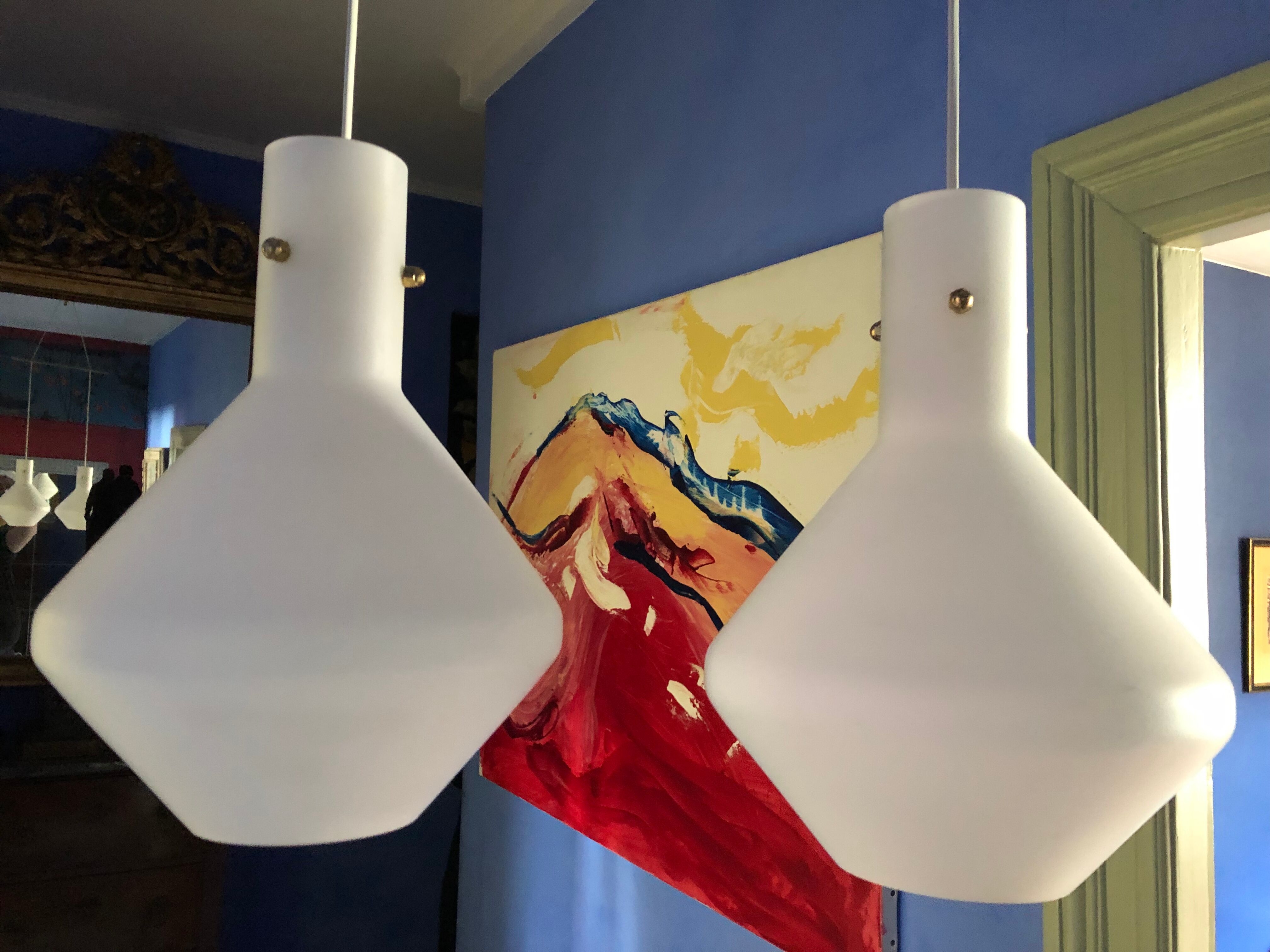 Scandinavian suspension 1960 2 white opalines