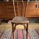 Chaise en bois foncé