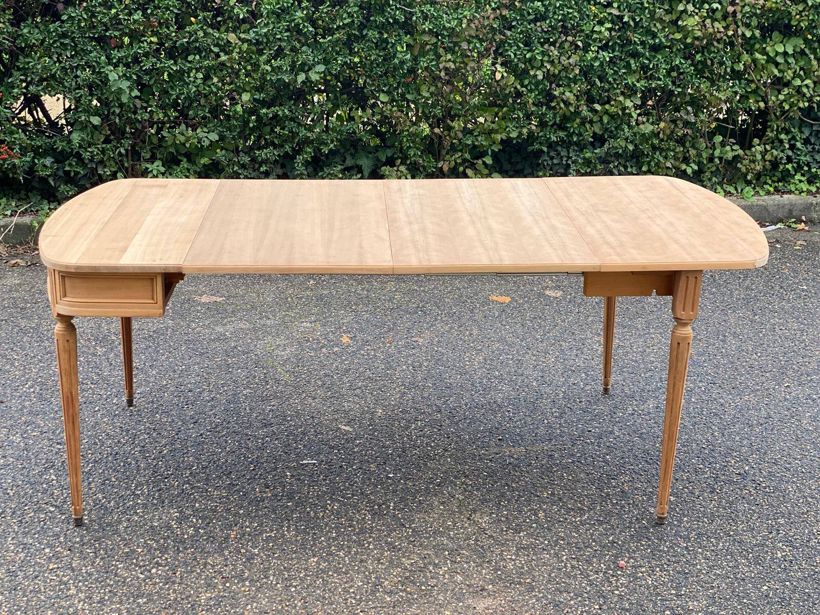 Louis XV extendable round dining table renovated in raw solid wood