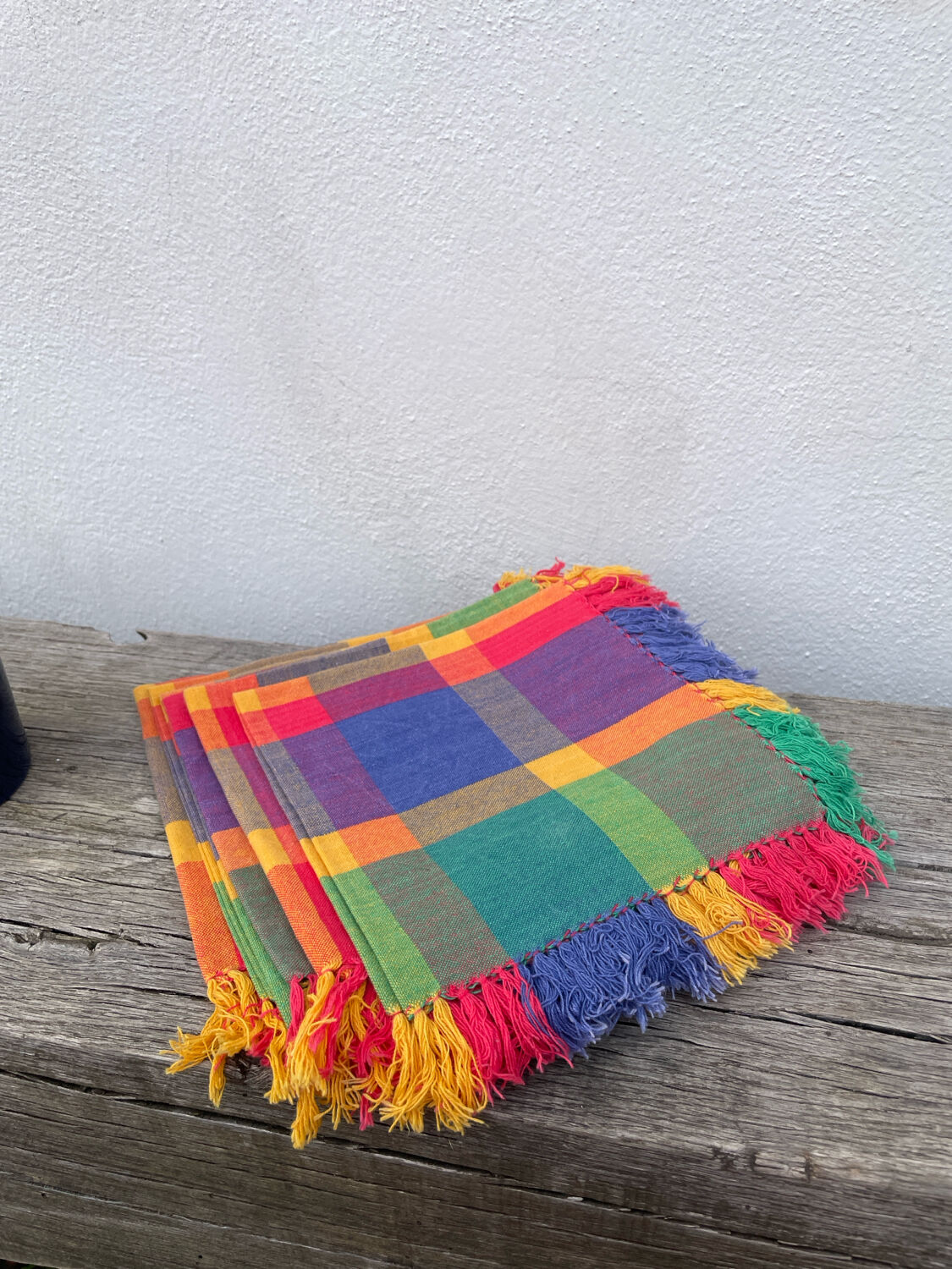 5 multicoloured checked napkins