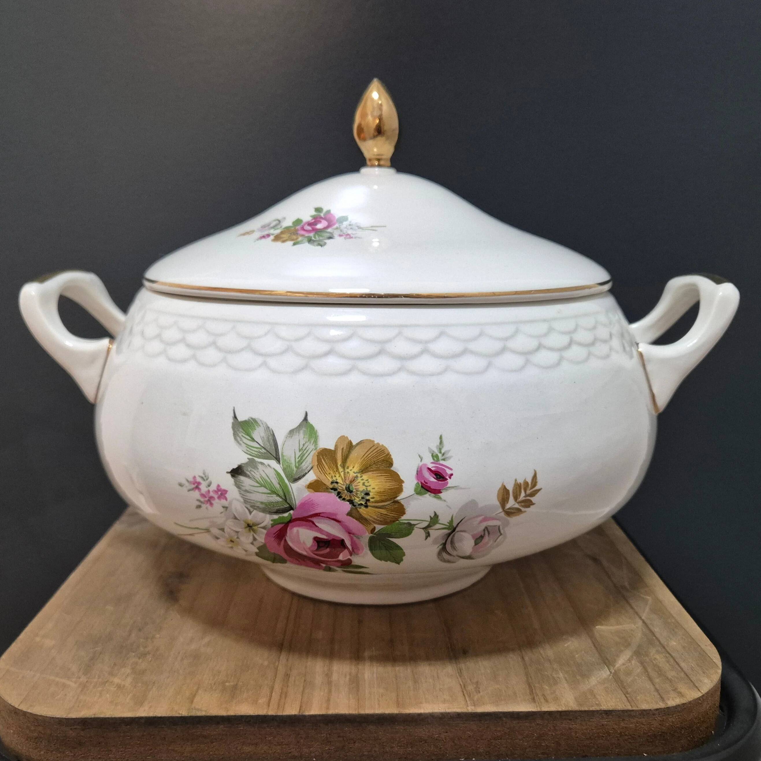 Soup tureen "Digoin and Sarreguemines"