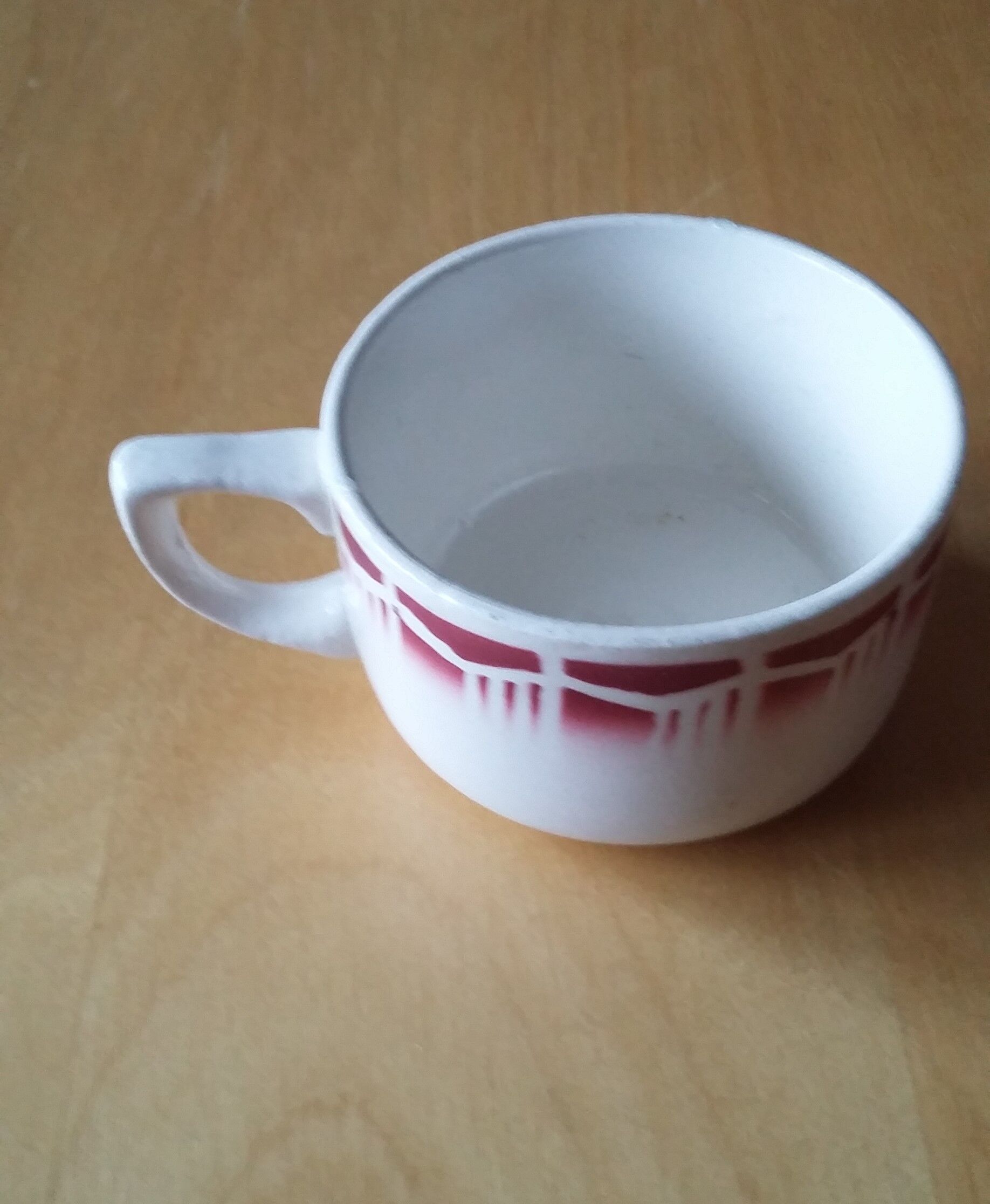 St Amand earthenware mug