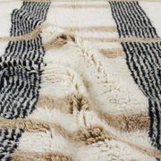 Traditional Moroccan beni ourain rug in wool, size 100 x 200 cm.