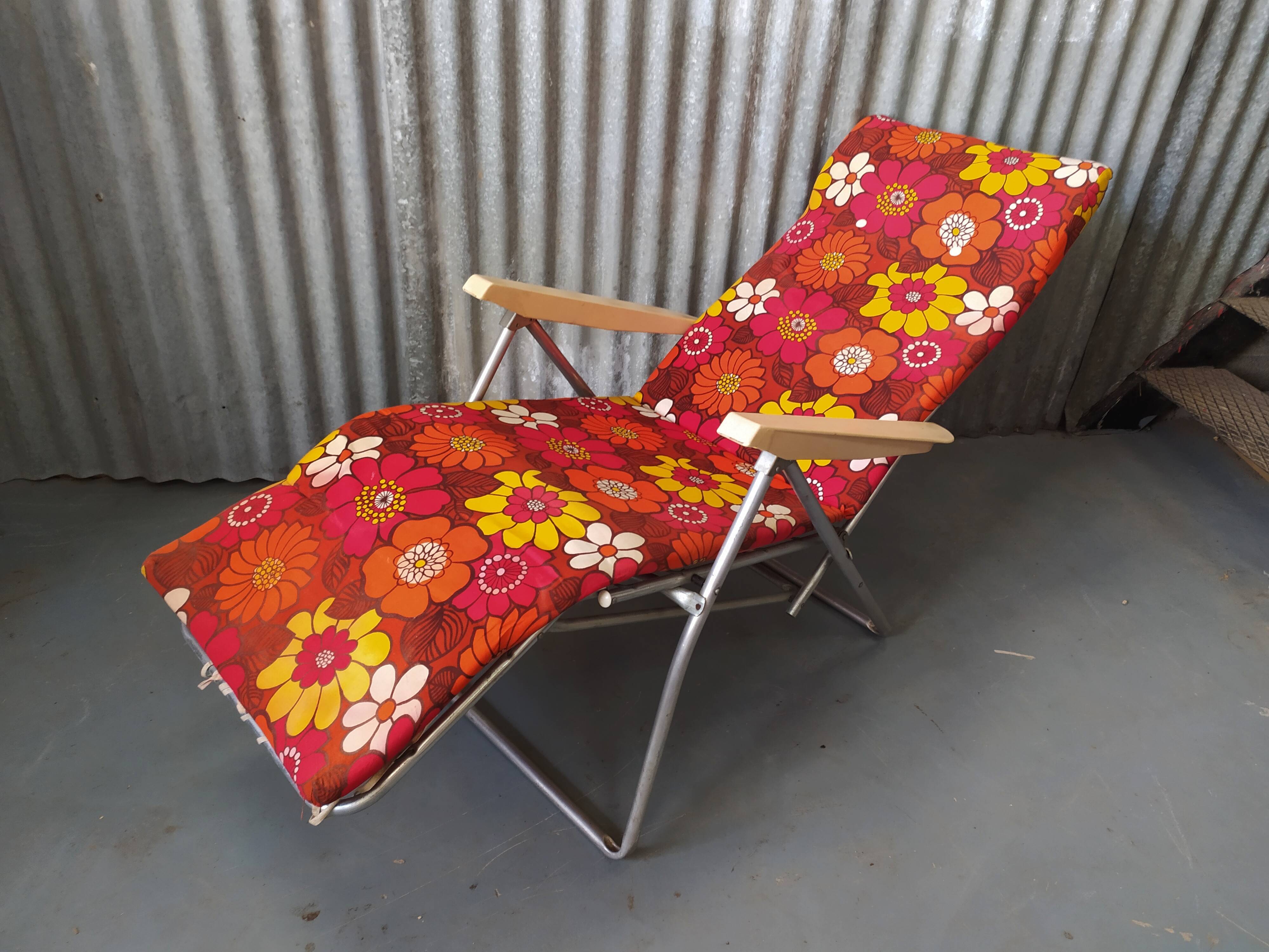 Vintage sunbed lounger