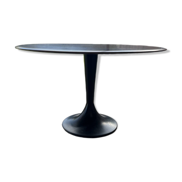 Dining table in walnut AM.PM