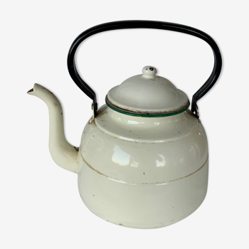 Enamelled porcelain kettle