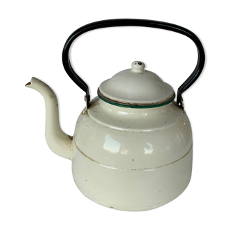 Enamelled porcelain kettle