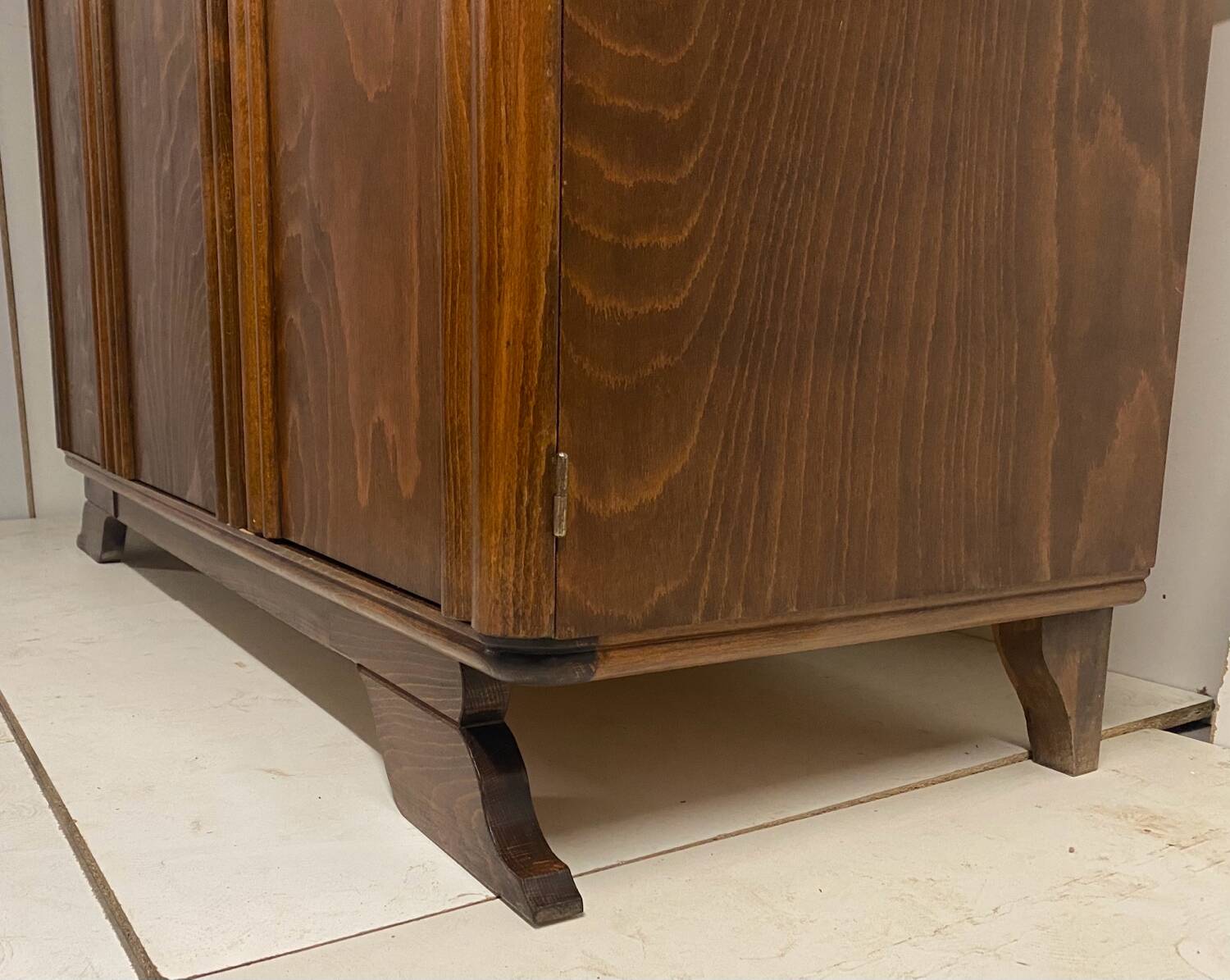 Vintage compass feet wardrobe from 1956