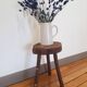 Tripod brulatist tabouret