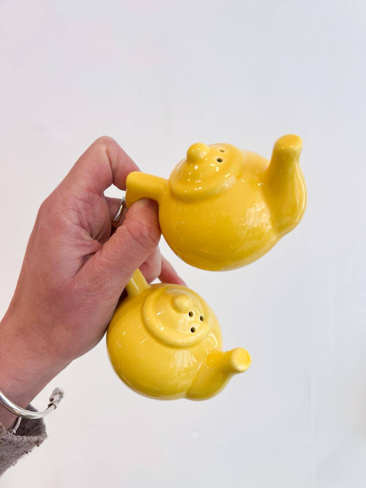 Salt and pepper shakers in the shape of a teapot.