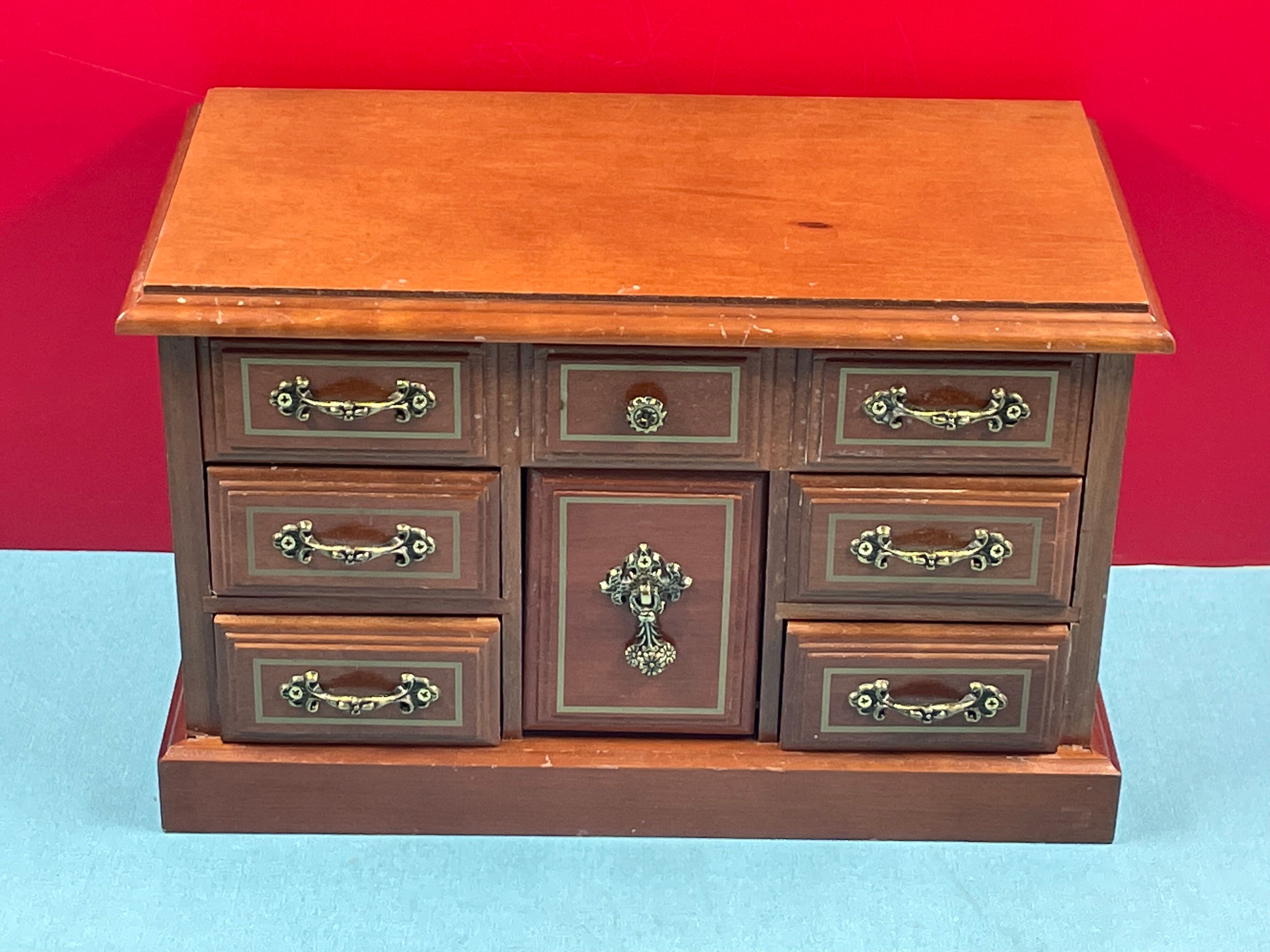 Jewelry box