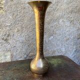 Vase en laiton gravé vintage