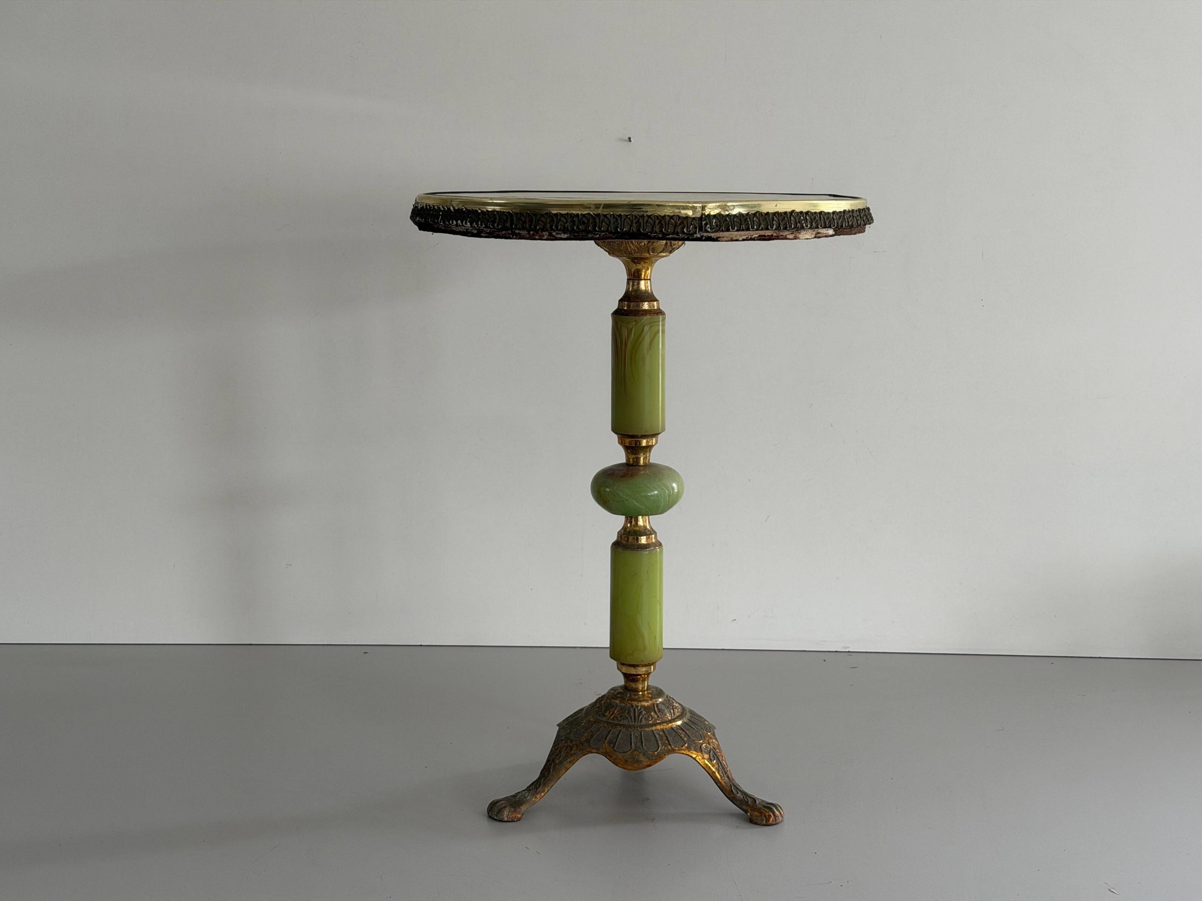 Mid-century side table in green marble with a brass base, 1960s, Italy.
